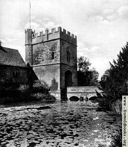 [Picture: Broughton Castle]