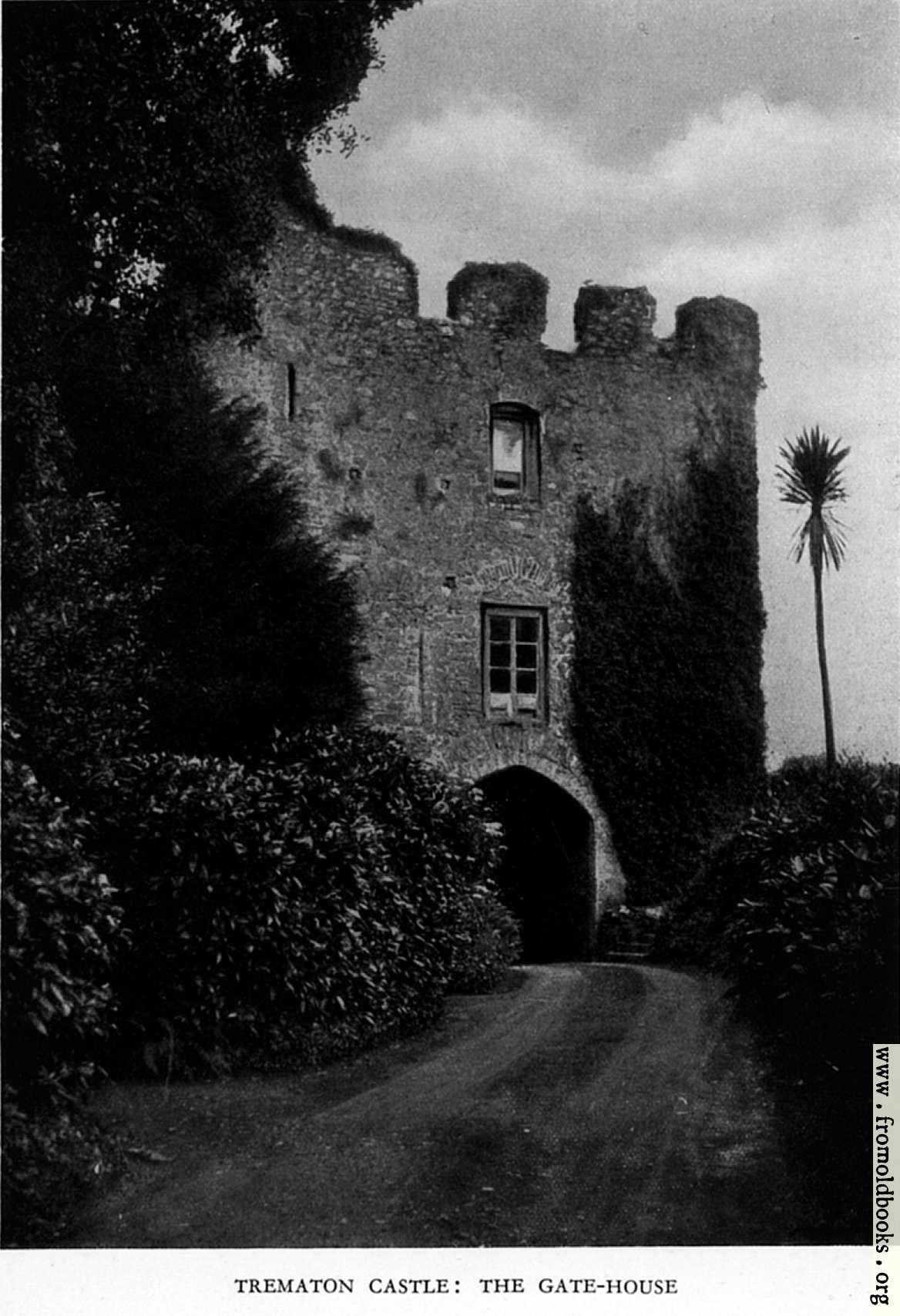 [Picture: Trematon Castle: The Gate-house]