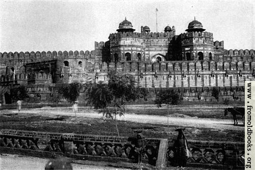 [Picture: Agra Palace and part of wall and gateway to the fort.]