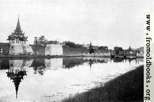 [picture: Fort Dufferin and the moat, Mandalay]